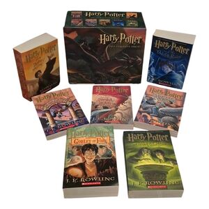 Scholastic Harry Potter Series Box Set - Red and Black